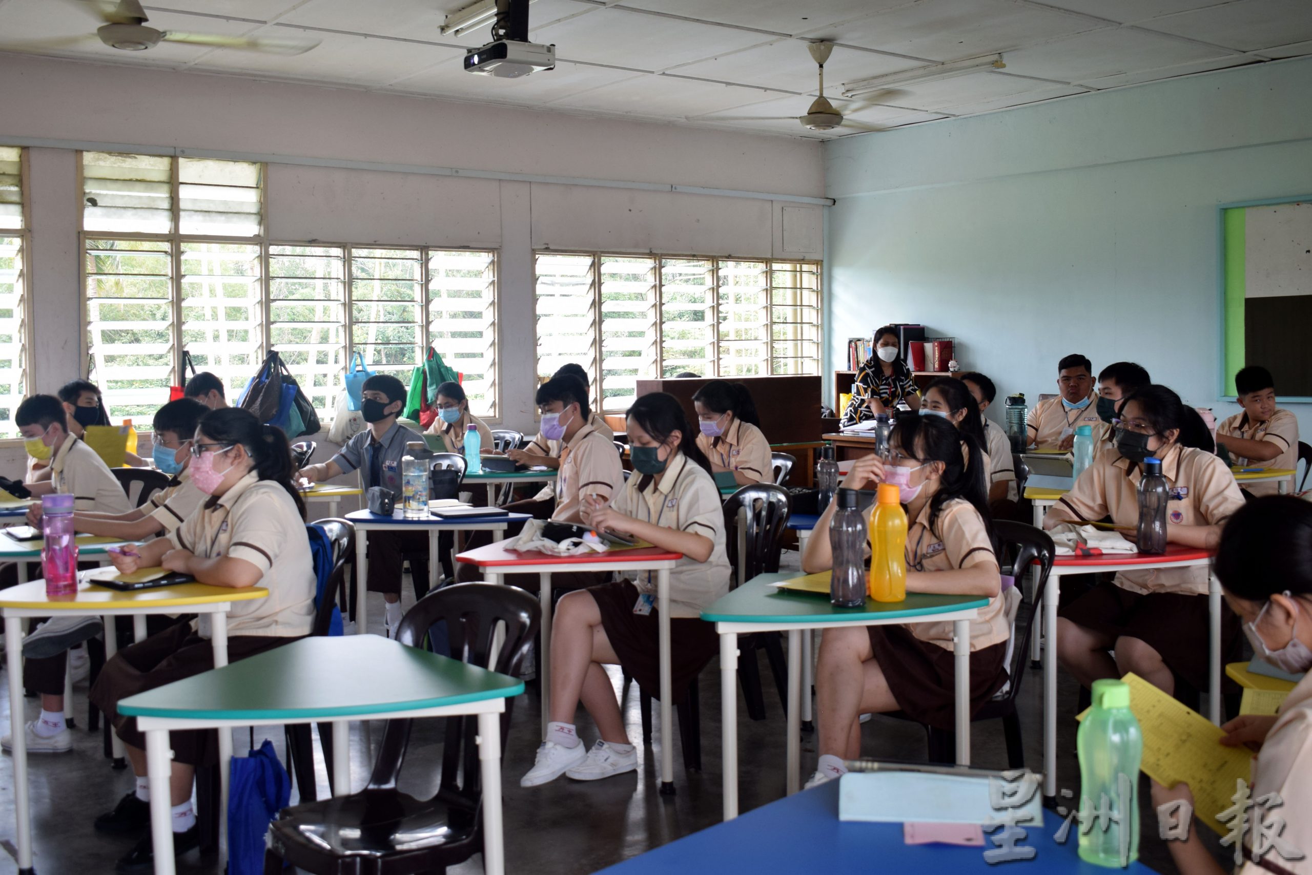 东:吉兰丹中华独立中学(简称丹中)以线上方式招收2022年度初一新生,目前仅剩10个新生名额。丹中呼吁欲报读丹中者从速,已报名而未完成缴费注册者也请尽快处理,以免额满。