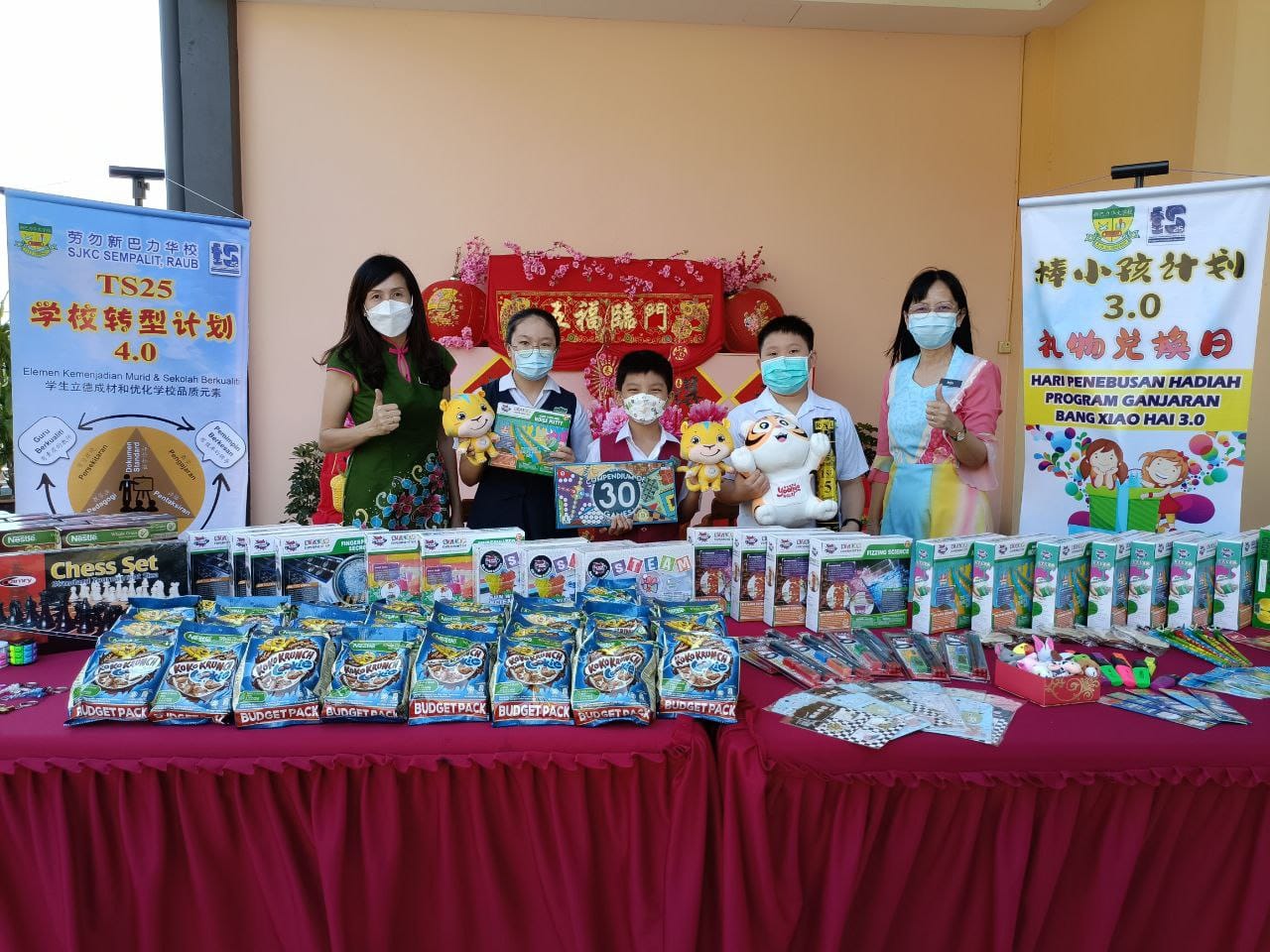 东：新巴力华校新春活动