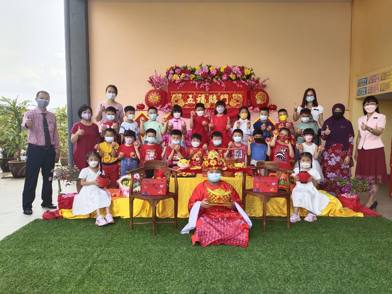 东：新巴力华校新春活动