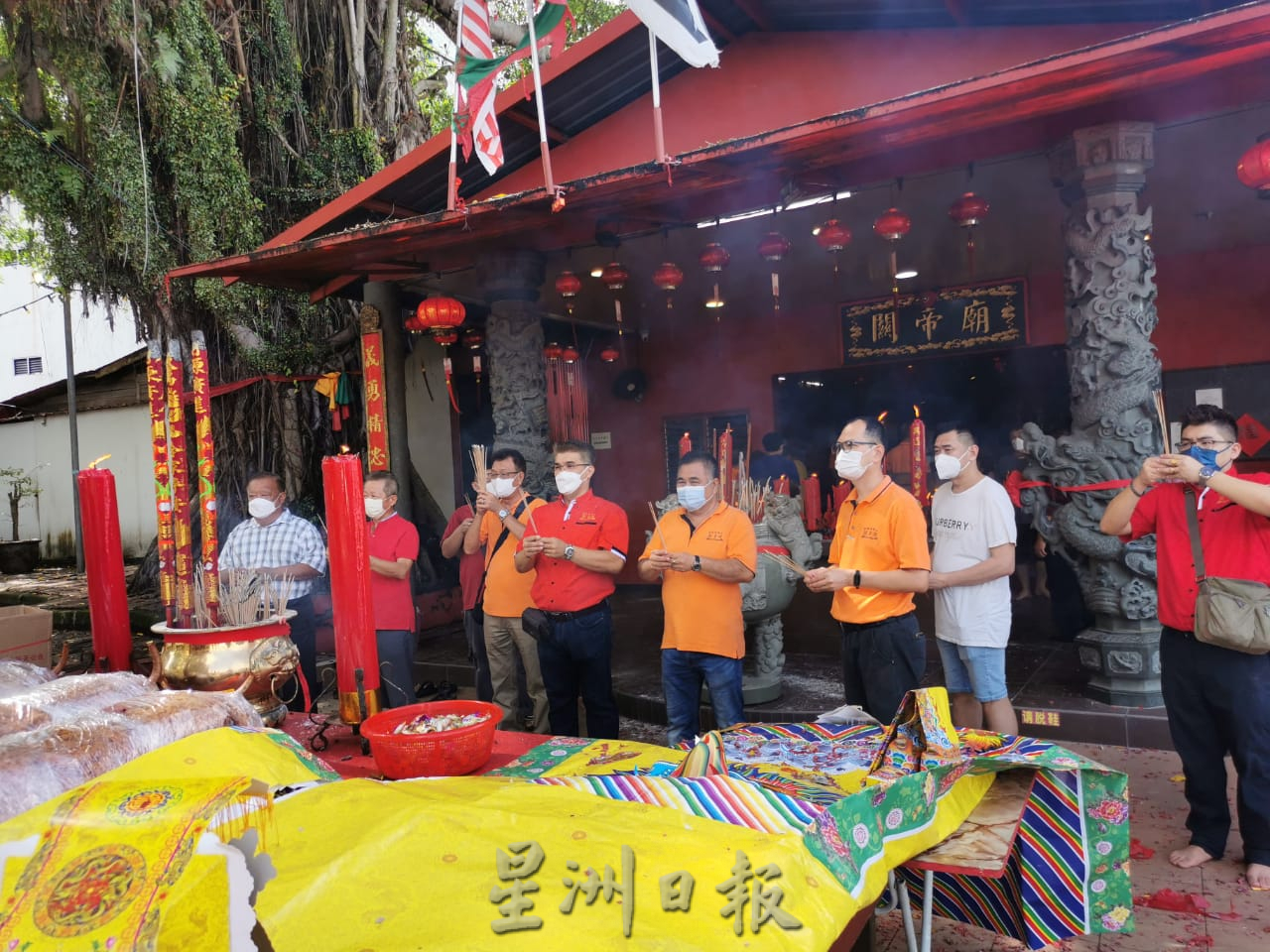 东:时隔一年,瓜登和安宫及关帝庙在政府放宽限制下,今年热闹庆祝天公诞。
