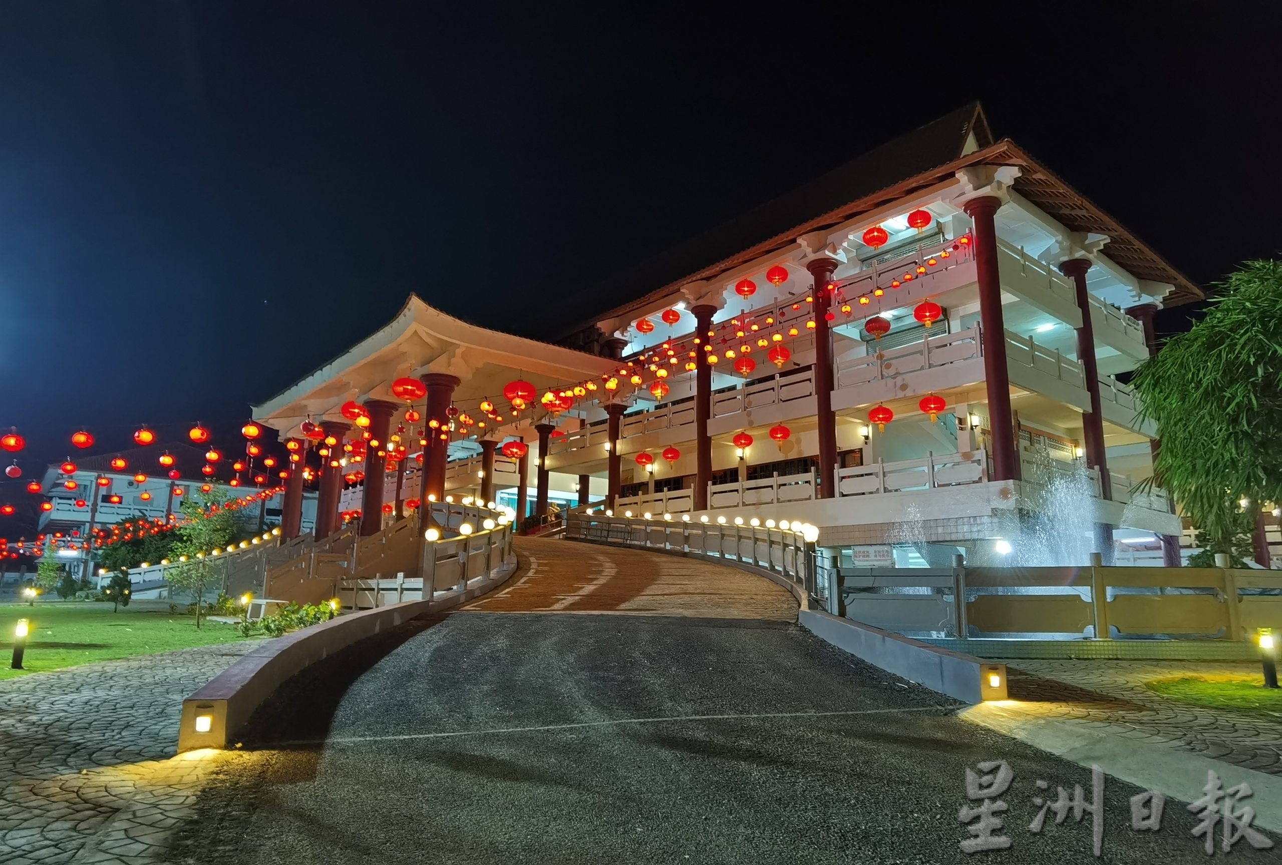 东:疫情严竣,大部份新春活动和聚餐取消。