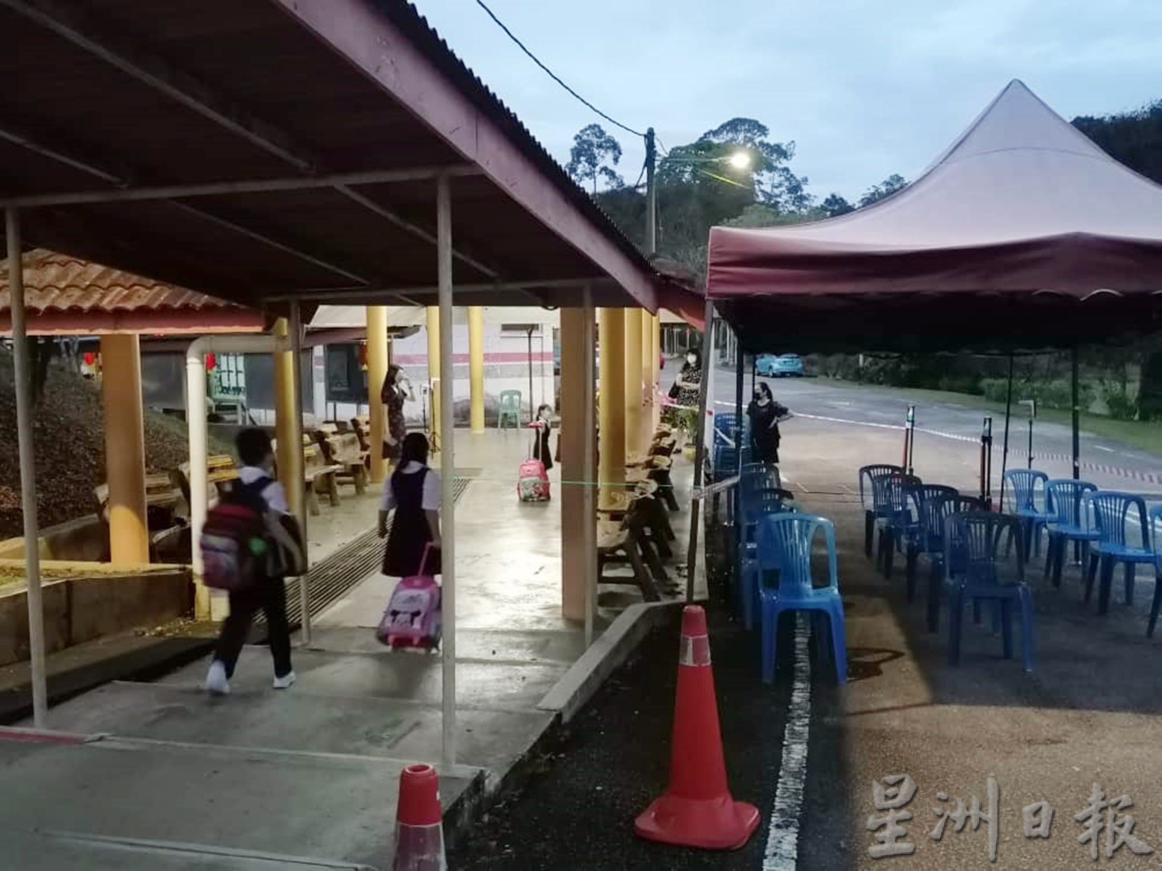 东:疫情爆发家长谨慎,华小春假结束后出席率降低。