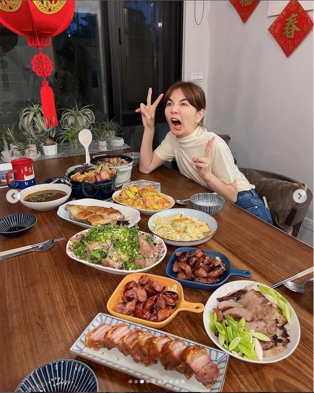 为老公煮家乡酿豆腐解乡愁 Ella年初二回娘家化身厨神