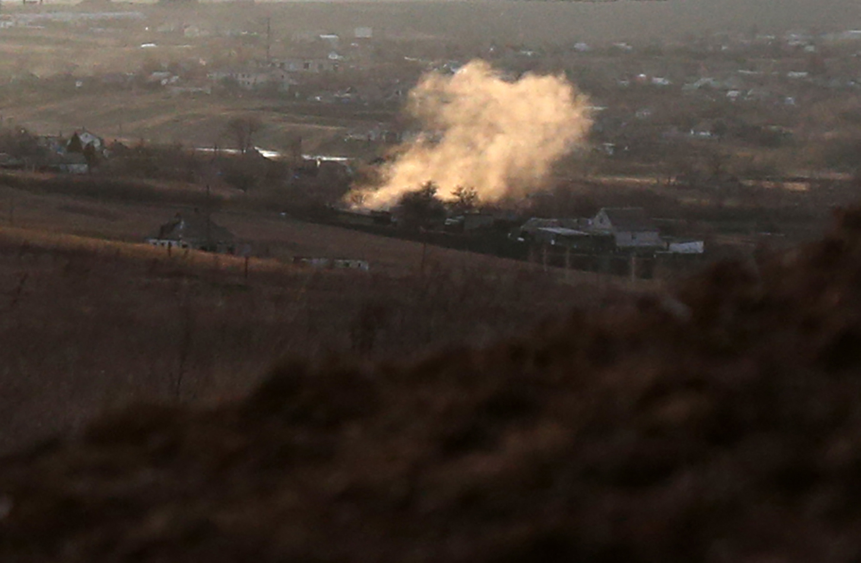 乌东传爆炸声　武装分子称2名平民遇袭丧生 