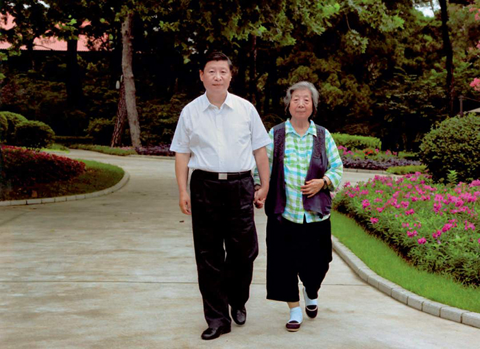 人民日报刊文讲述习近平家庭生活细节