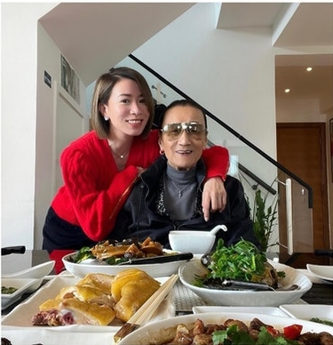 佘诗曼向谢贤拜年　豪宅罕见曝光