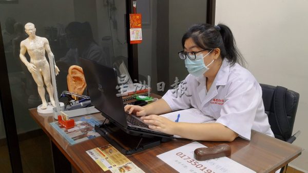 供fb:新年集稿：中医父女兵