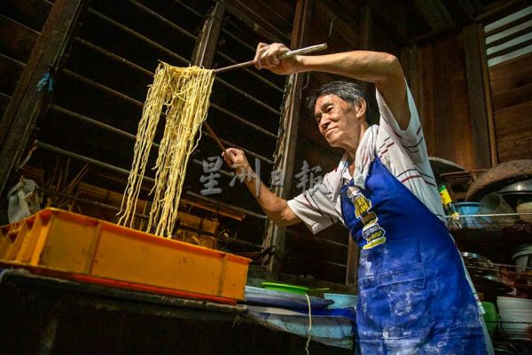 供fb/文员爱上人文纪实摄影,以快门记下故事