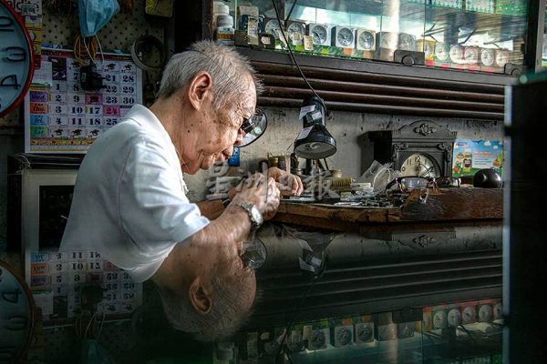 供fb/文员爱上人文纪实摄影,以快门记下故事