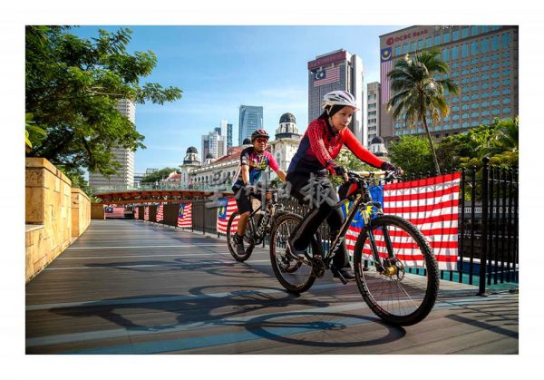 供fb/文员爱上人文纪实摄影,以快门记下故事