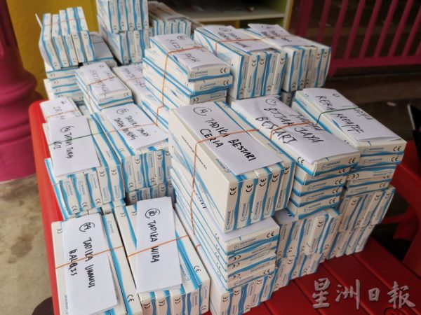供FB/疫情升温,森幼教公会“得来速”派自测盒给各幼儿园