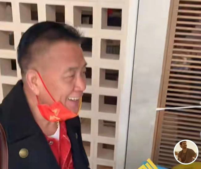 做核酸检测瘫倒沙发 万梓良健康引热议