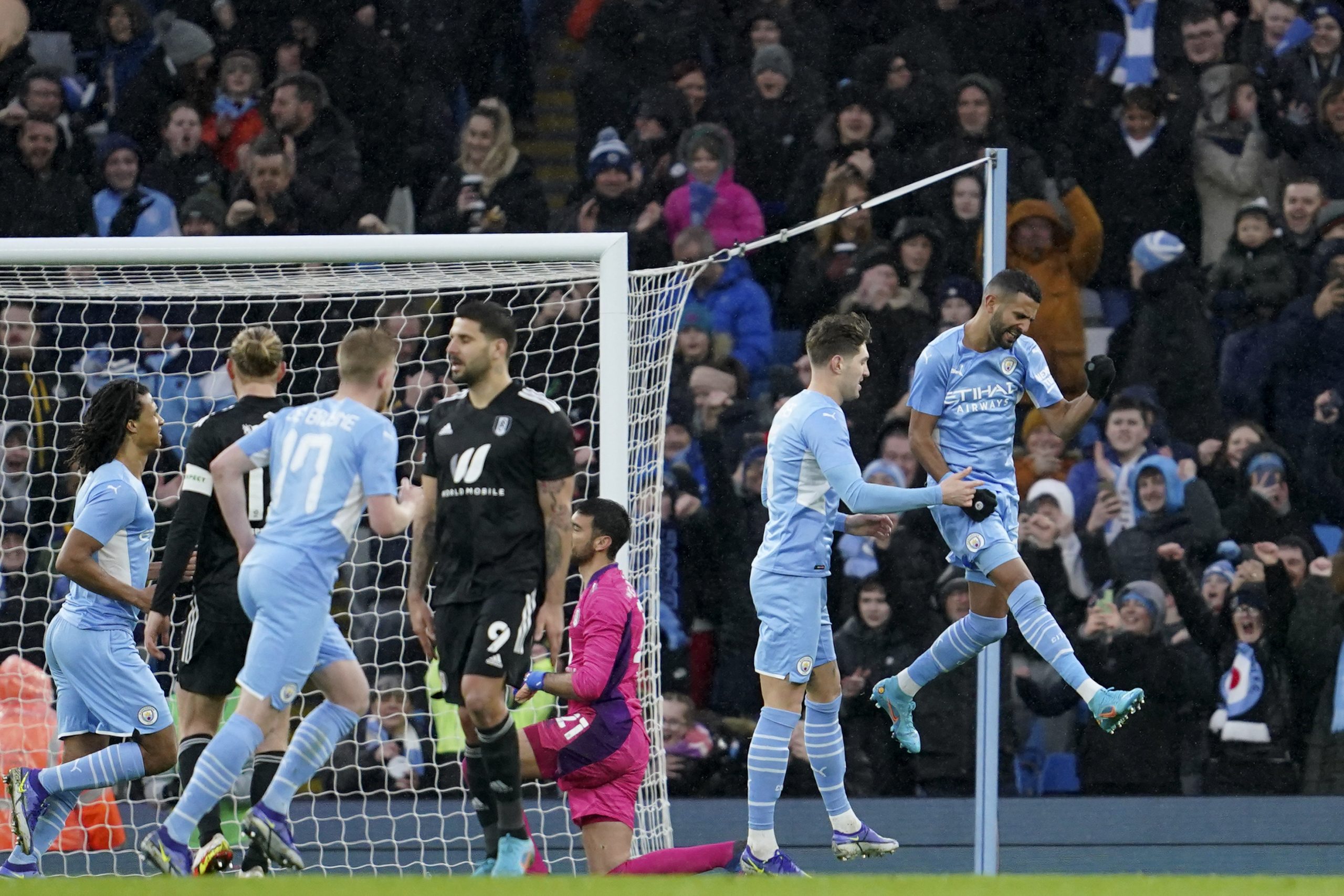 先失1球逆转福尔罕 曼市延续单季3冠王征程