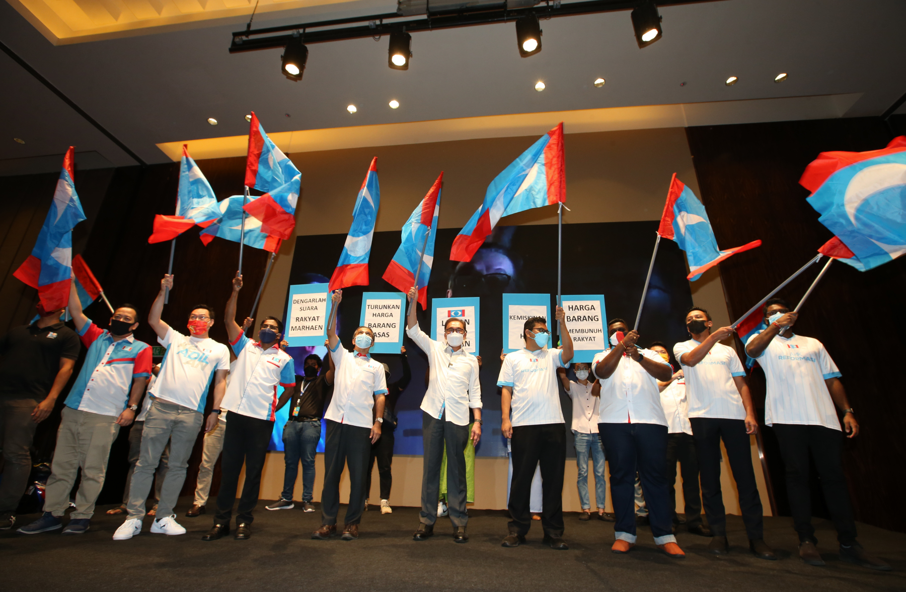 全国:安华:下周公布部份柔州候选人,只有部份议员原区上阵