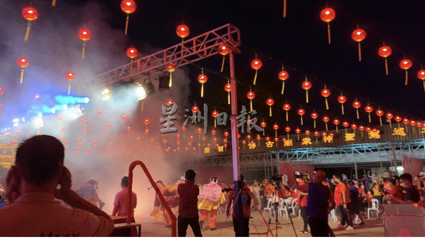 全国:新闻:恢复人气,行宫张灯结彩迎众神