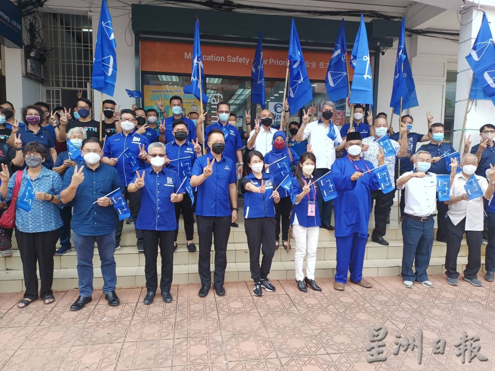 全国:王晓庭促刘镇东要求党员熟读柔州宪法