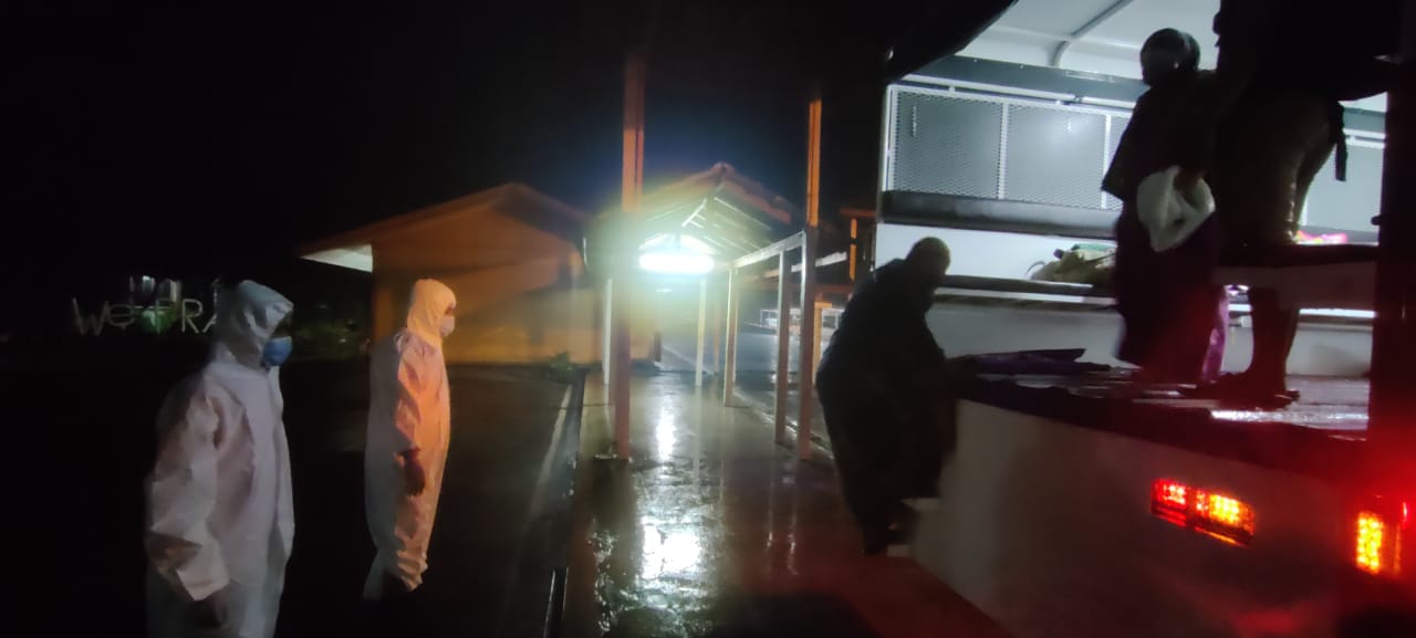 全:大雨下不停,登州水灾灾情恶化,至今5个县沦陷成为灾区,共有2598人受影响,暂时撤离家园到疏散中心。