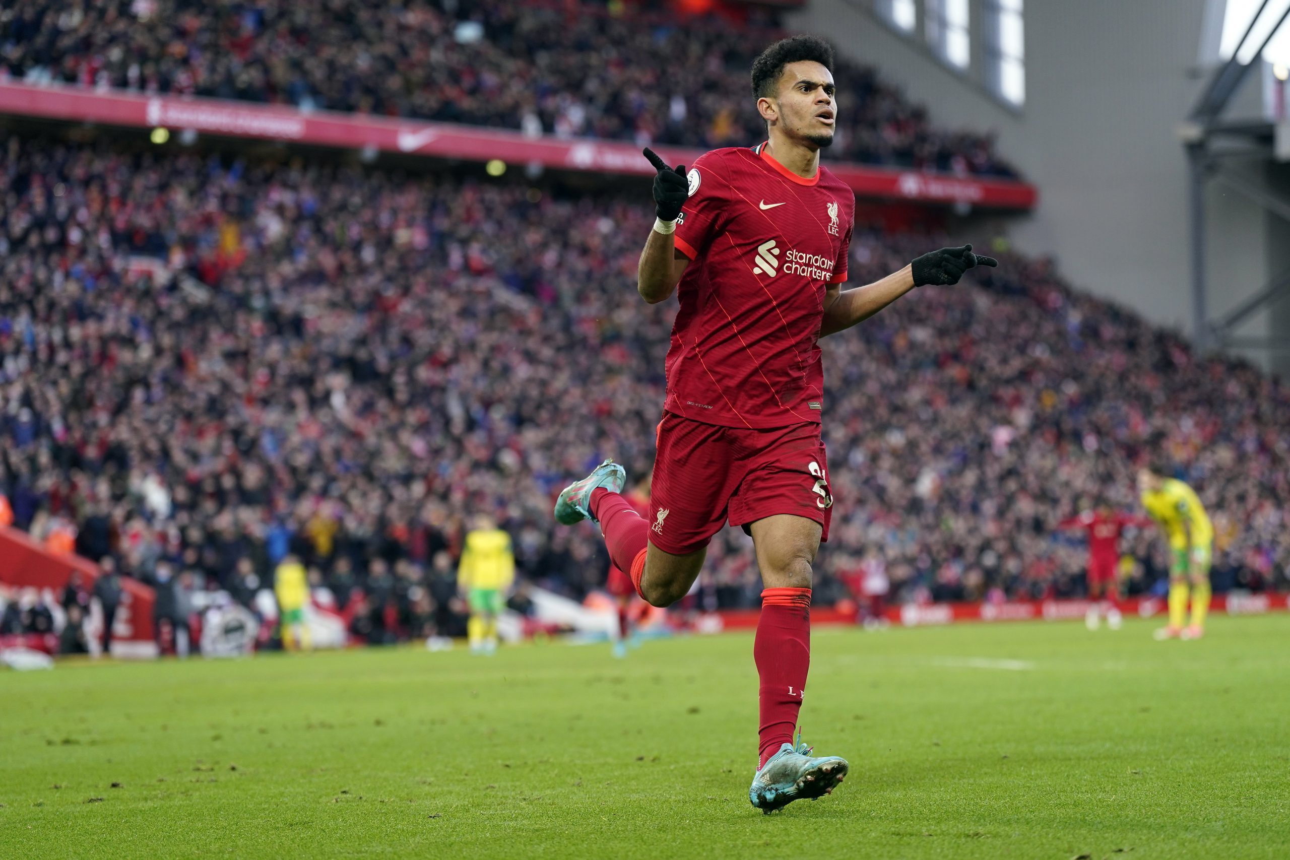 再赢就可3分逼近曼市 红军必摘白玫瑰