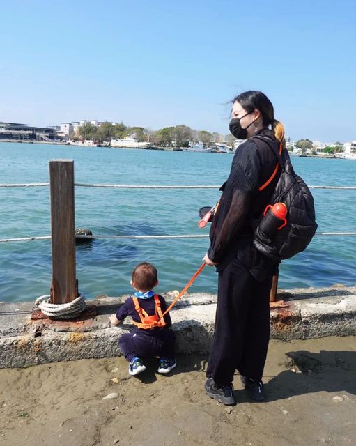 刚生产坐月子 丈夫传来分手简讯 妻望儿爆哭“对不起”