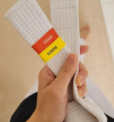 初学跆拳道 陈茵媺变儿女师妹