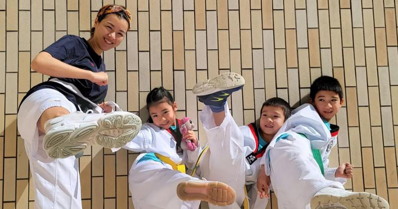 初学跆拳道 陈茵媺变儿女师妹