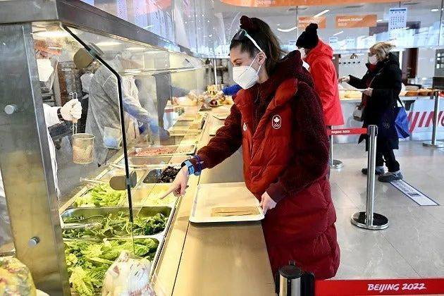 北京冬奥村餐饮获好评  饺子（烤鸭）最热门