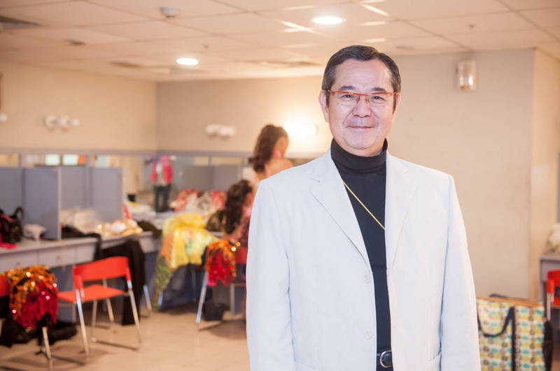 医警卫挡门外被斥无情.巴戈女儿靠视讯与父告别