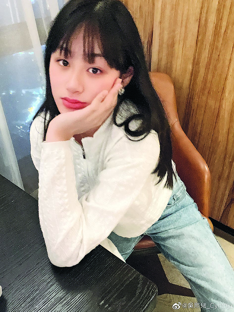 吴启华13岁女儿靓丽  网激赞︰有初恋感觉