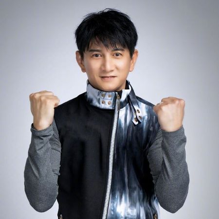 吴奇隆被抖下月离婚 换头像秀婚戒喊告要求道歉