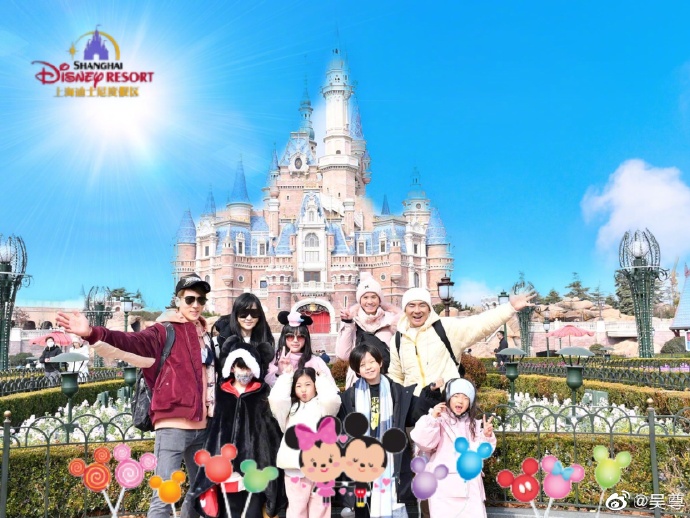 吴尊刘畊宏两家同游迪士尼 爆子女不想回汶莱