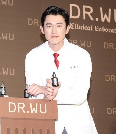 吴慷仁账单遭翻拍上网  新家地址外泄 