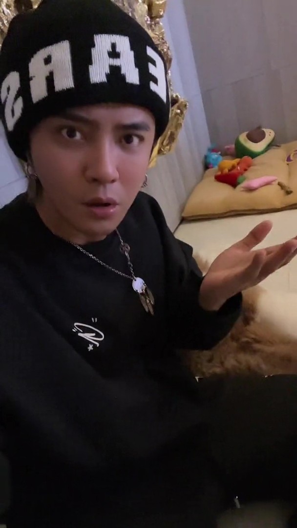 和爱犬自拍遭酸 罗志祥向网民“开年”