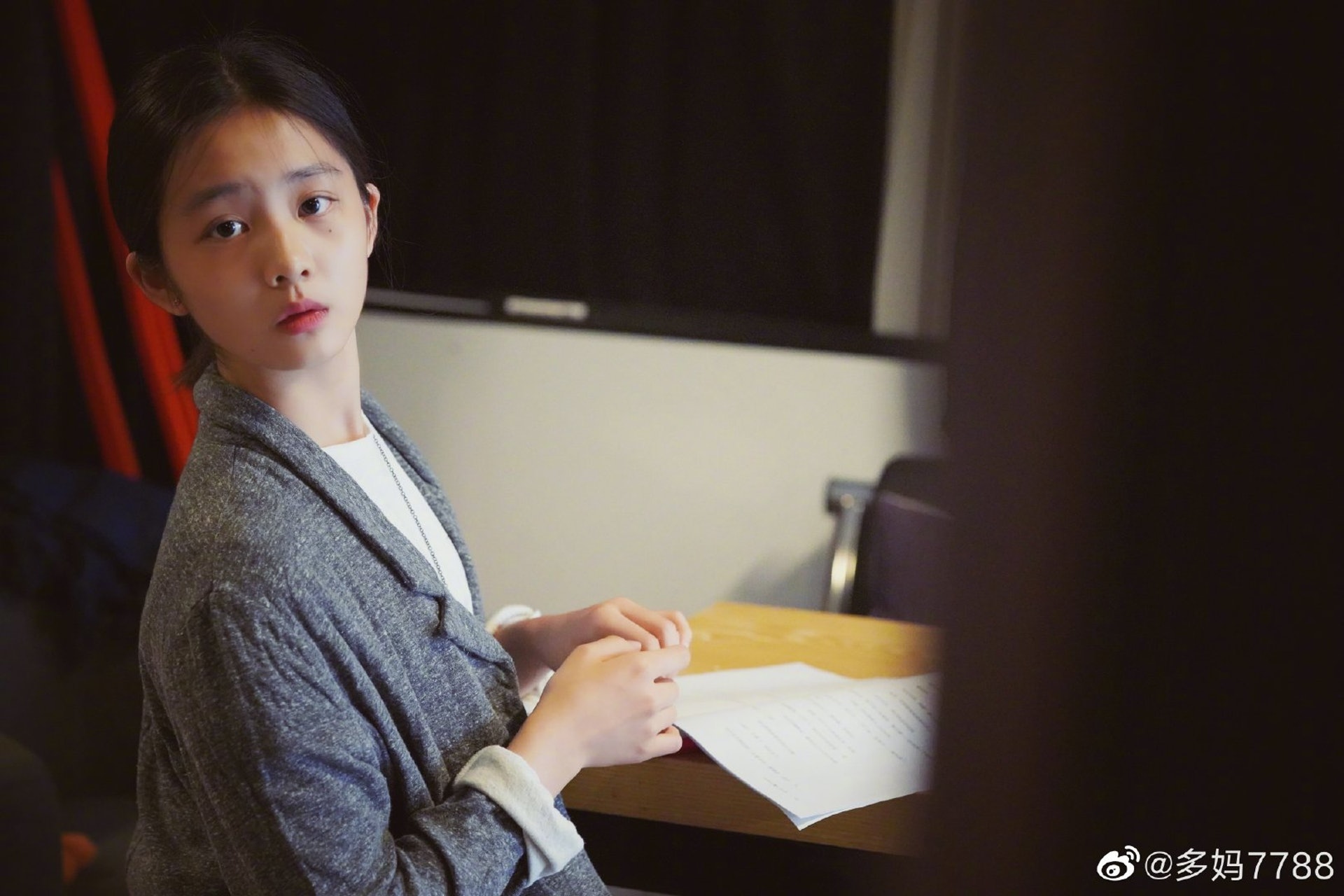 多多16岁生日晒照 网酸打扮老气