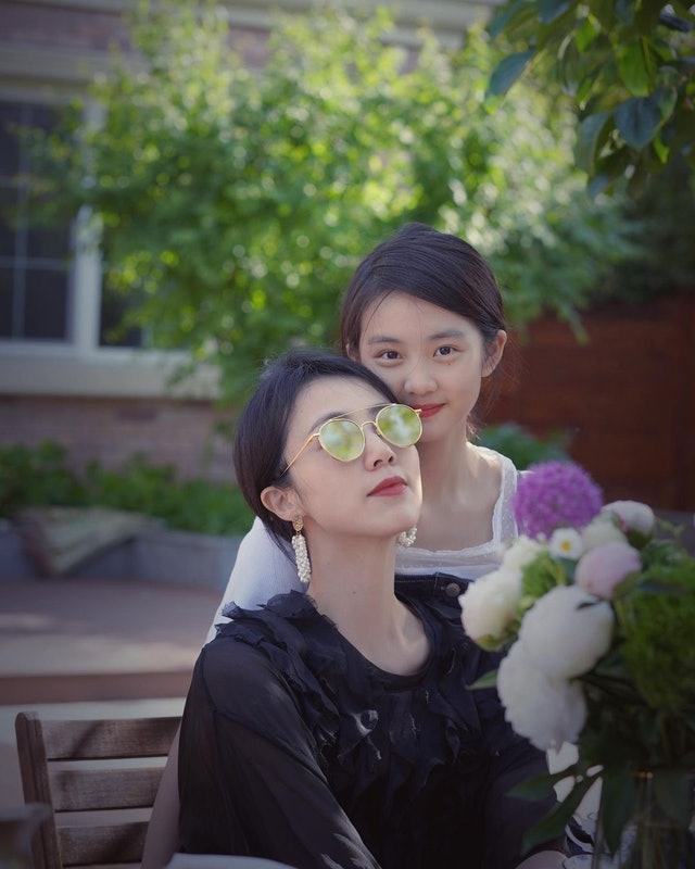 多多16岁生日晒照 网酸打扮老气