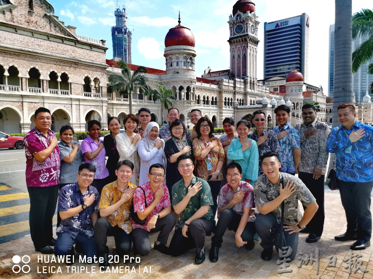 大都会封面-本地行业及领域对开放国门的看法