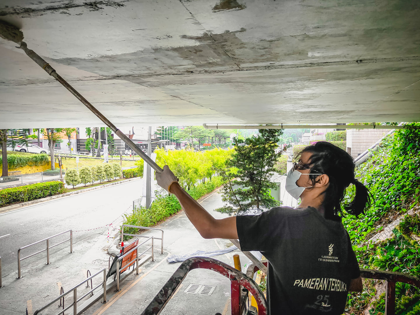 大都会/封面/沙亚南行车天桥底部披上壁画新装