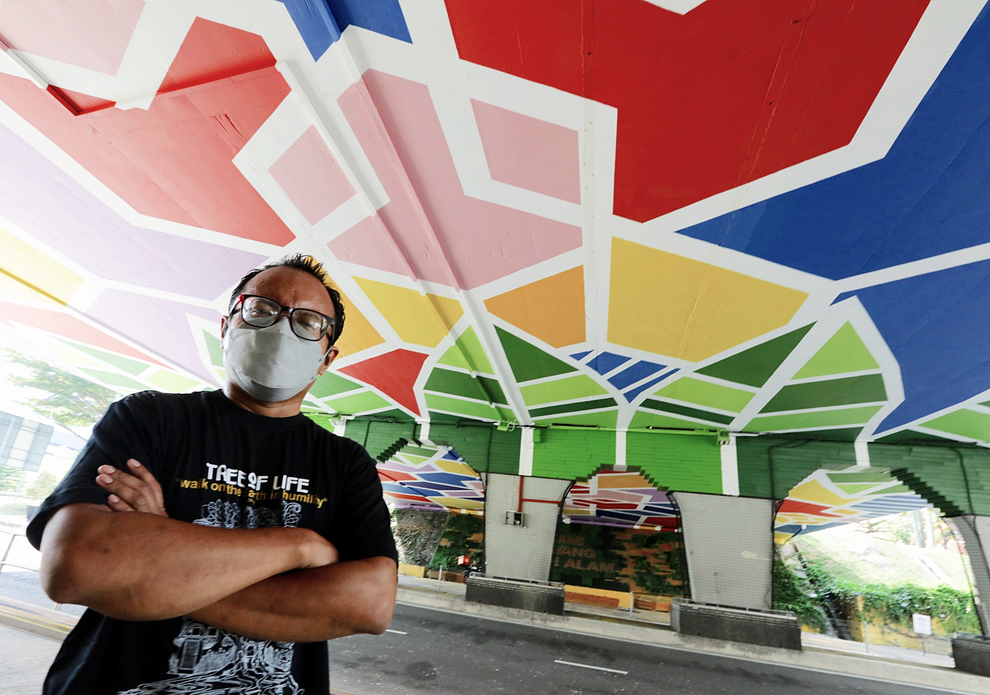 大都会/封面/沙亚南行车天桥底部披上壁画新装