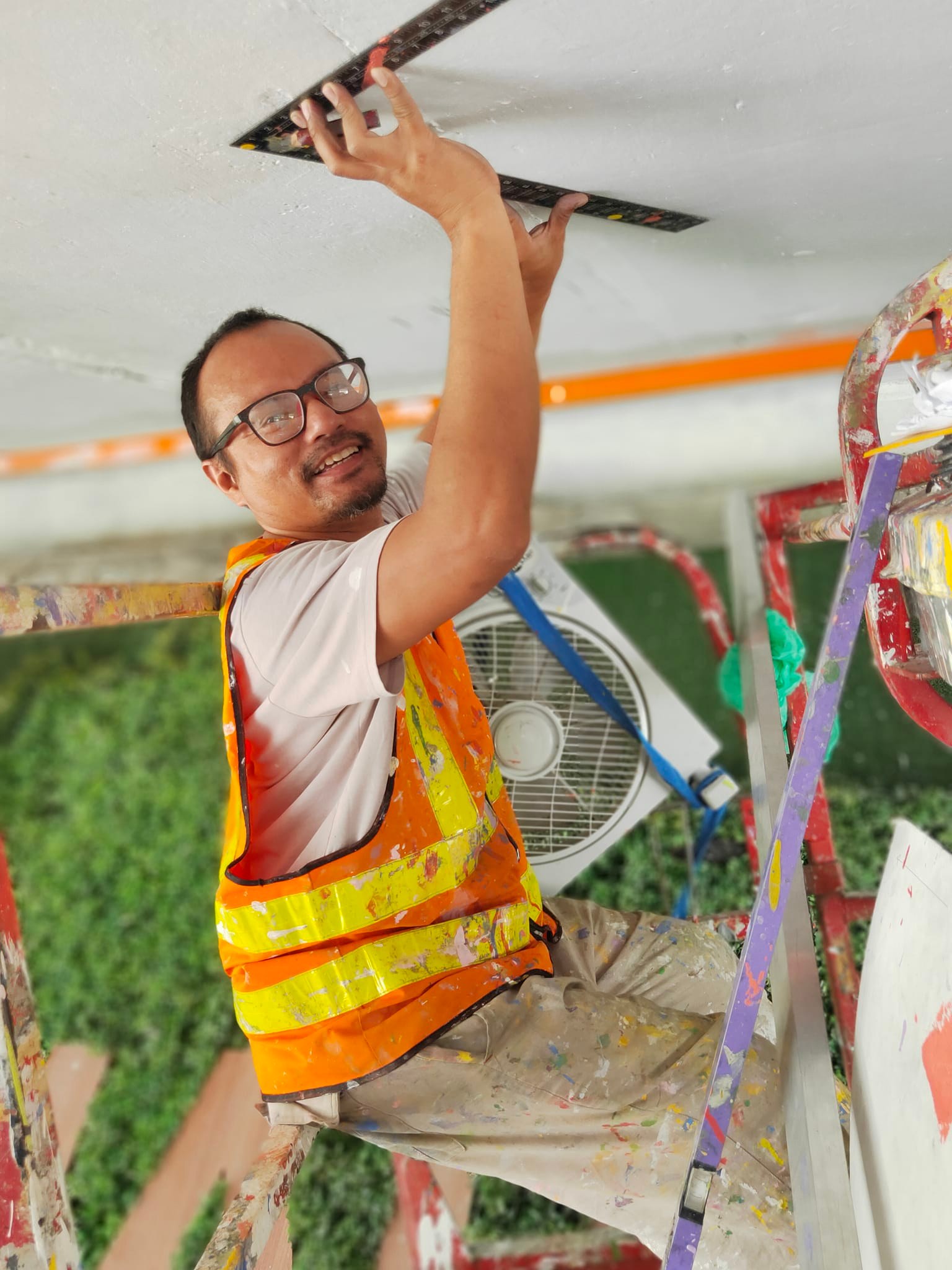 大都会/封面/沙亚南行车天桥底部披上壁画新装