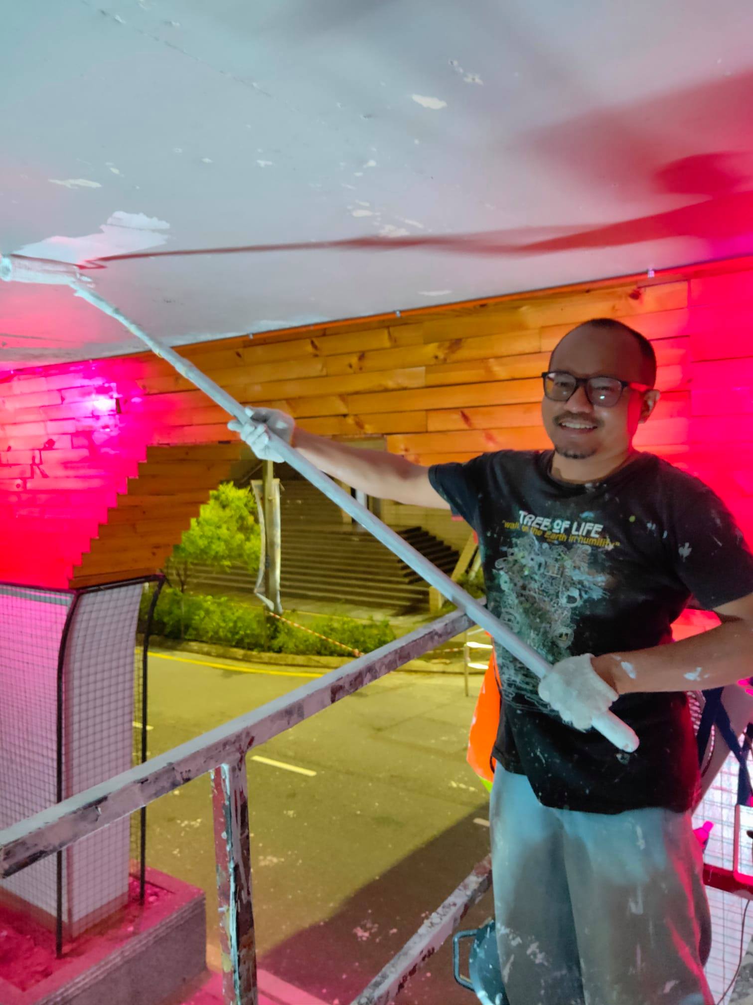 大都会/封面/沙亚南行车天桥底部披上壁画新装