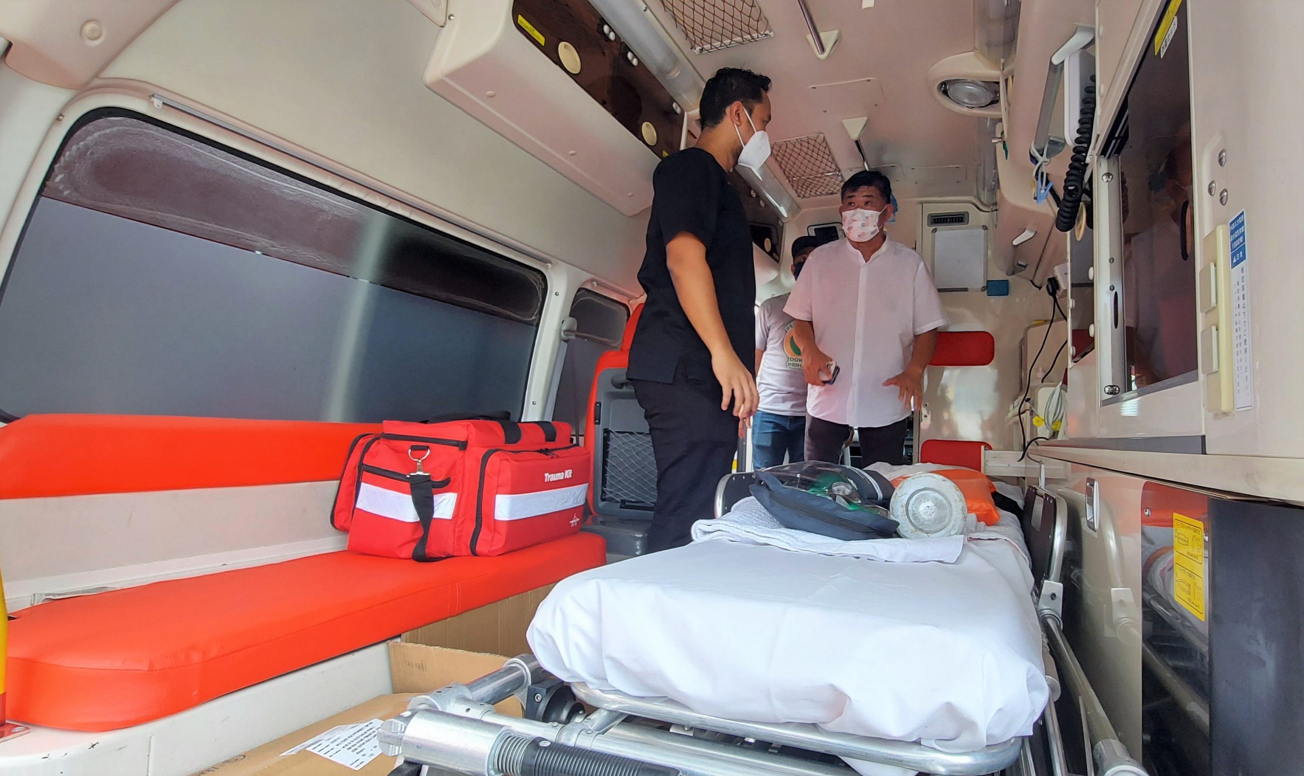 大都会/关志庭59岁生日为士毛月市民提供救护车计划/2图