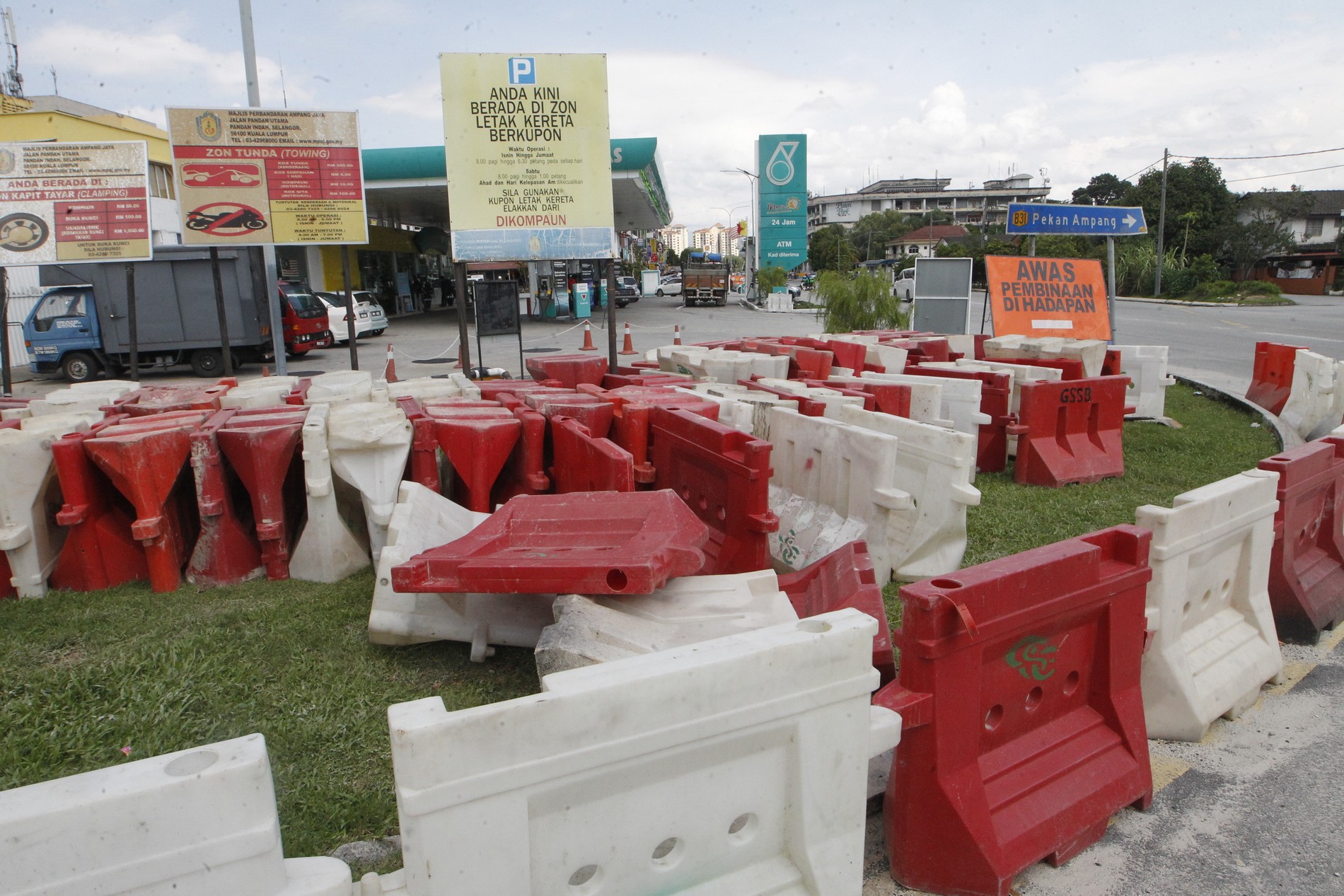 大都会/ME04头/游佳豪巡视冷岳2滤水站水管安装工程