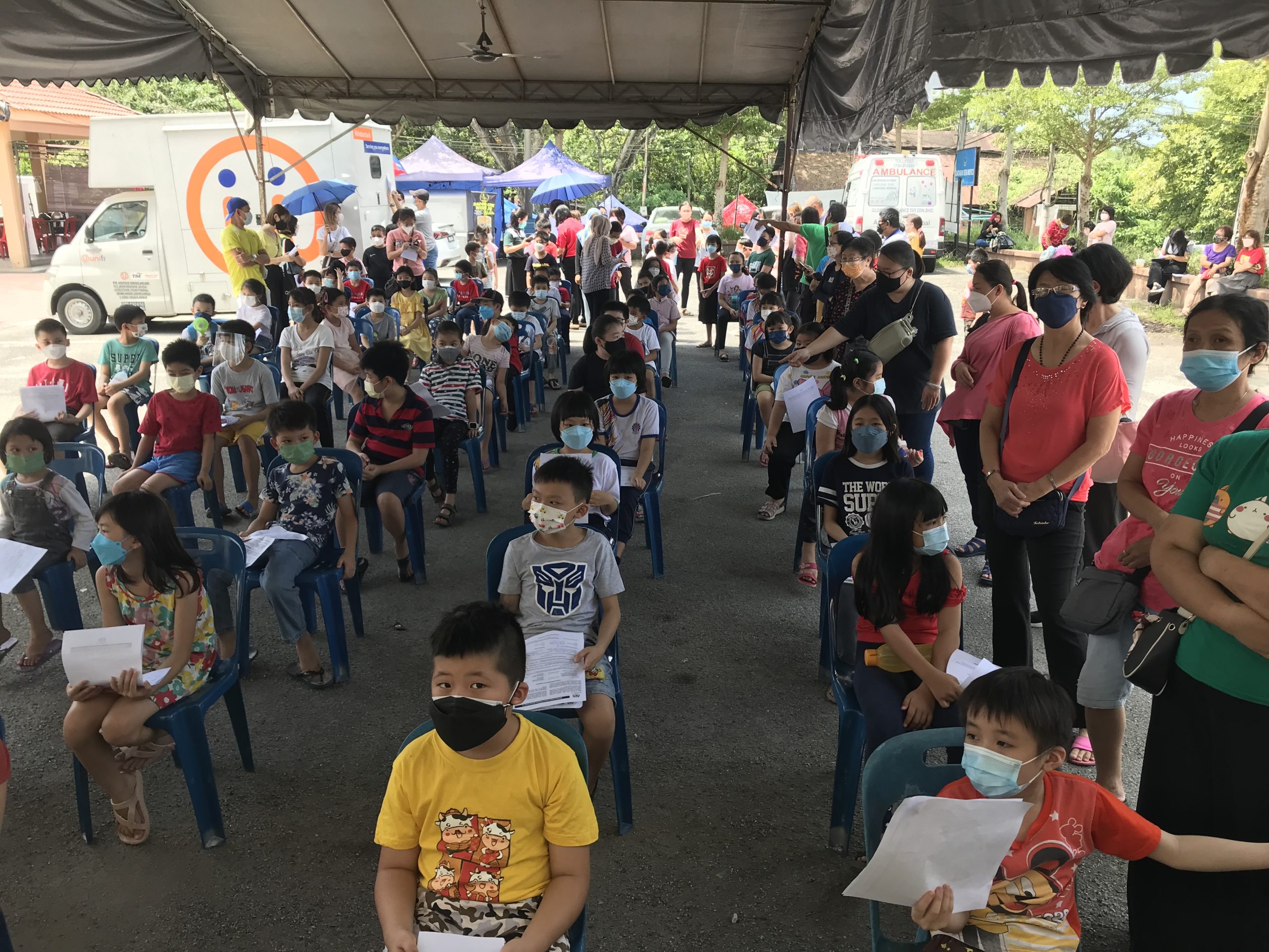 大霹雳时事焦点/斯里默朱接种中心出状况 疫苗用尽部分学童白跑