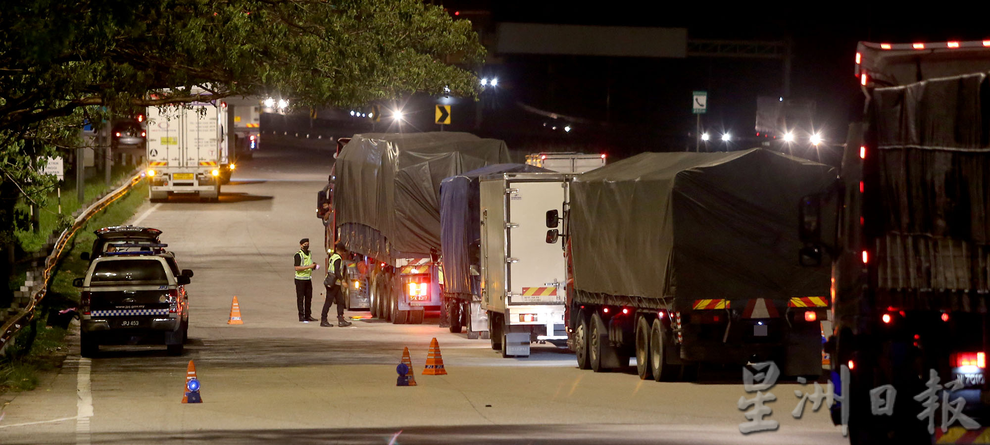 大霹雳时事焦点/霹陆交局:将取缔小贩 交通灯前和路上兜售违法