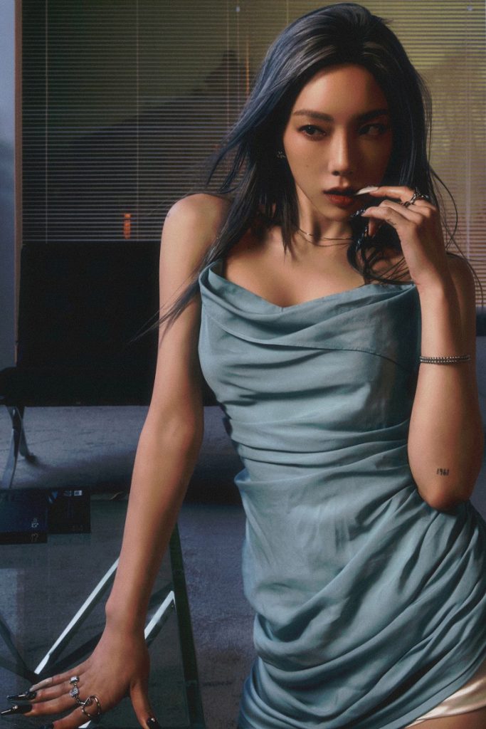 太妍晒胸腿姿势火辣撩人 粉丝:小心着凉!