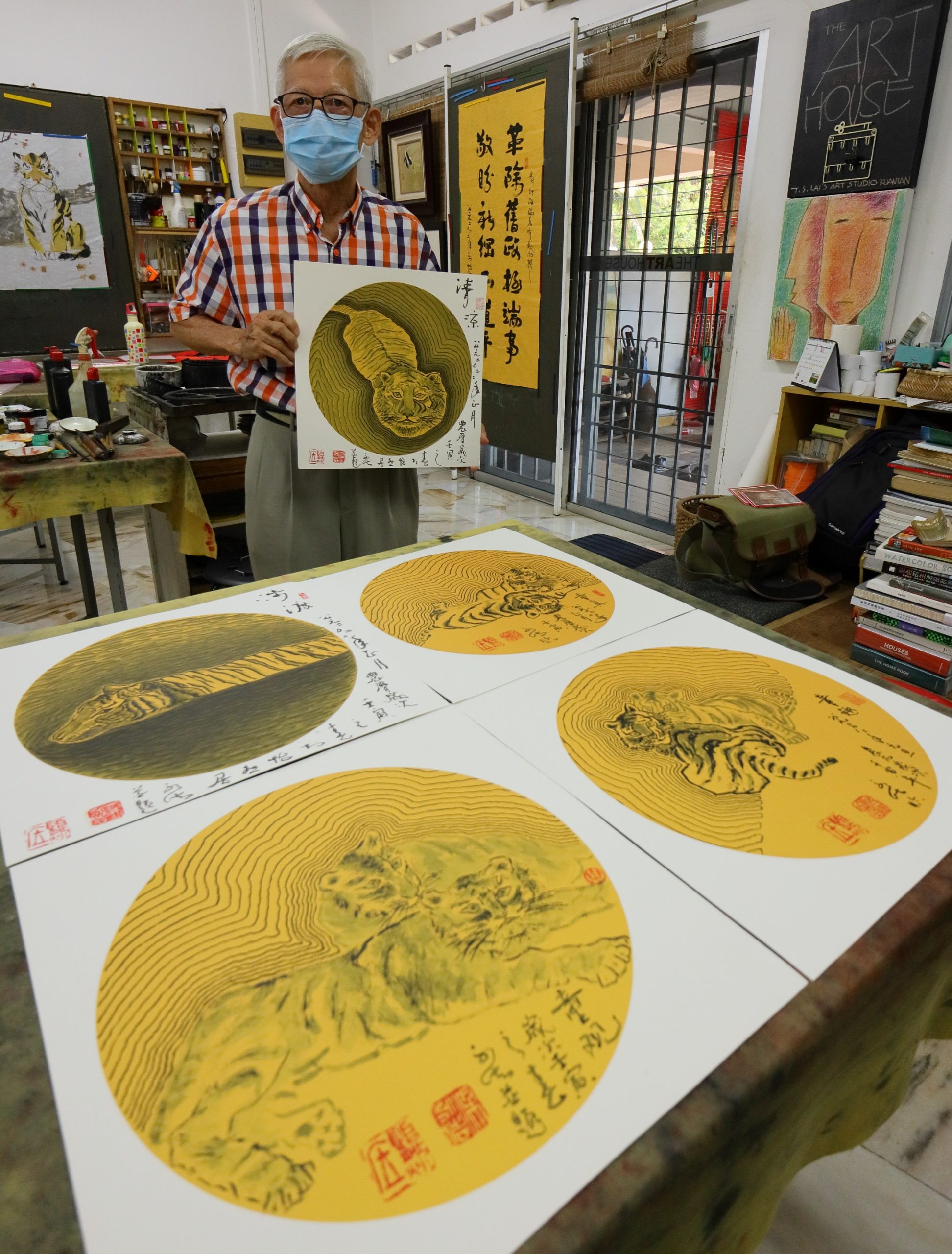 已交编版 EA14 东：（新年稿）书法老师