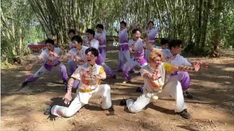 **已签发(请置头条)**柔:封底内页头条:【特稿】:狂人武团呈献,“虎神”来拜年