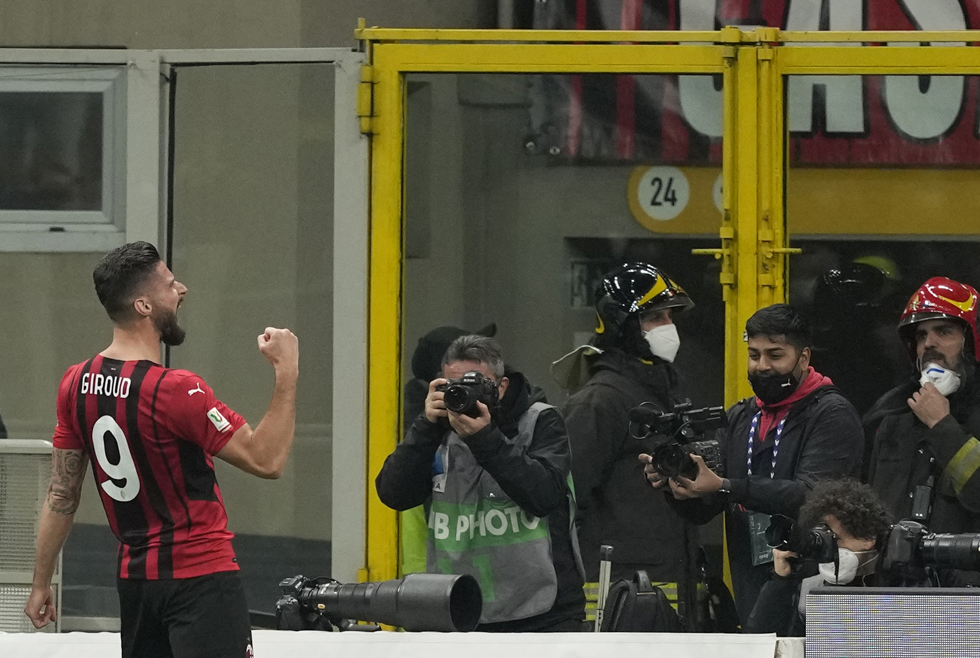 意杯| 吉鲁双响 4弹擒蓝鹰 米兰晋4强斗国米