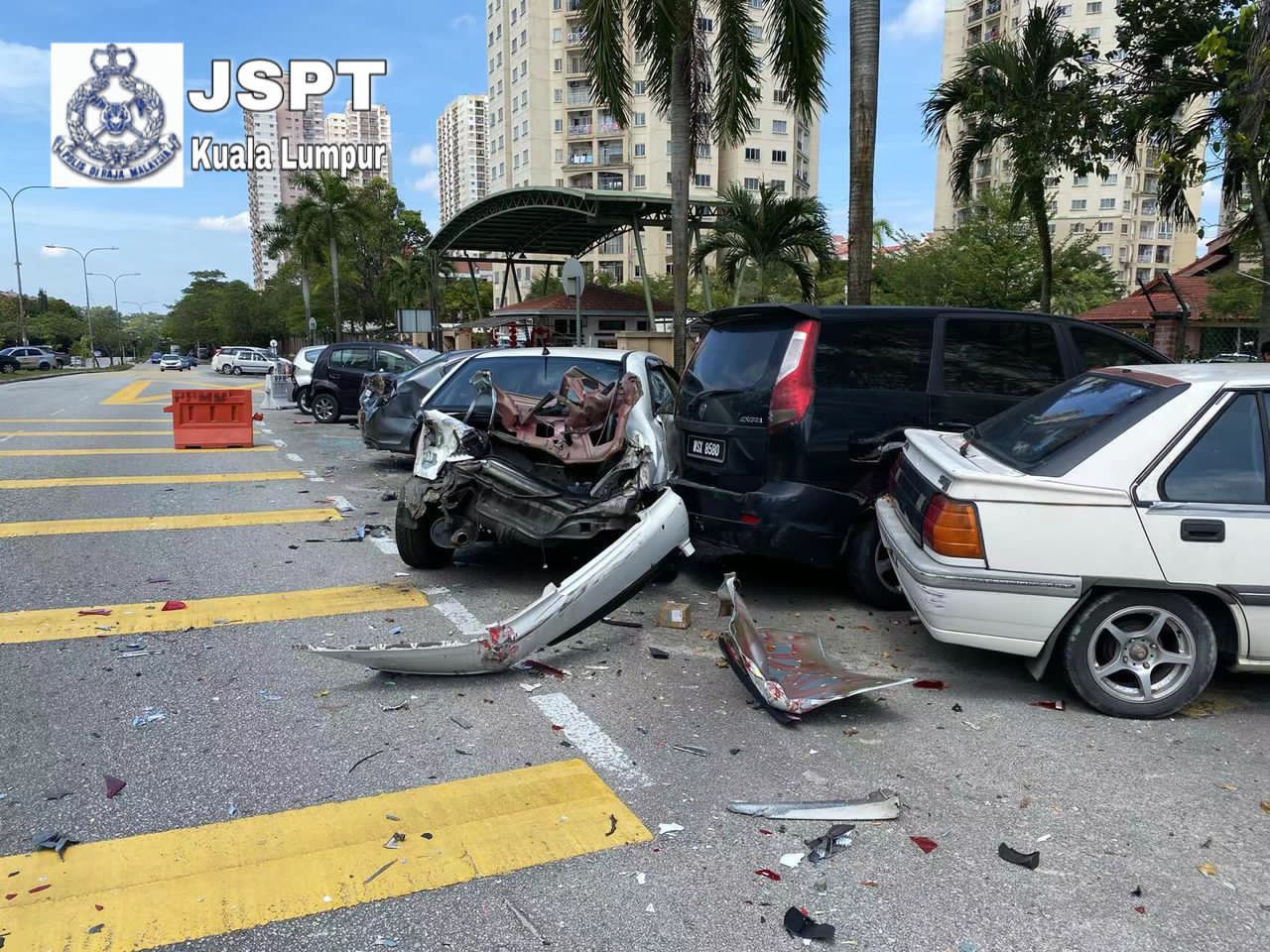 拖车司机吸毒后撞7车被提控上庭