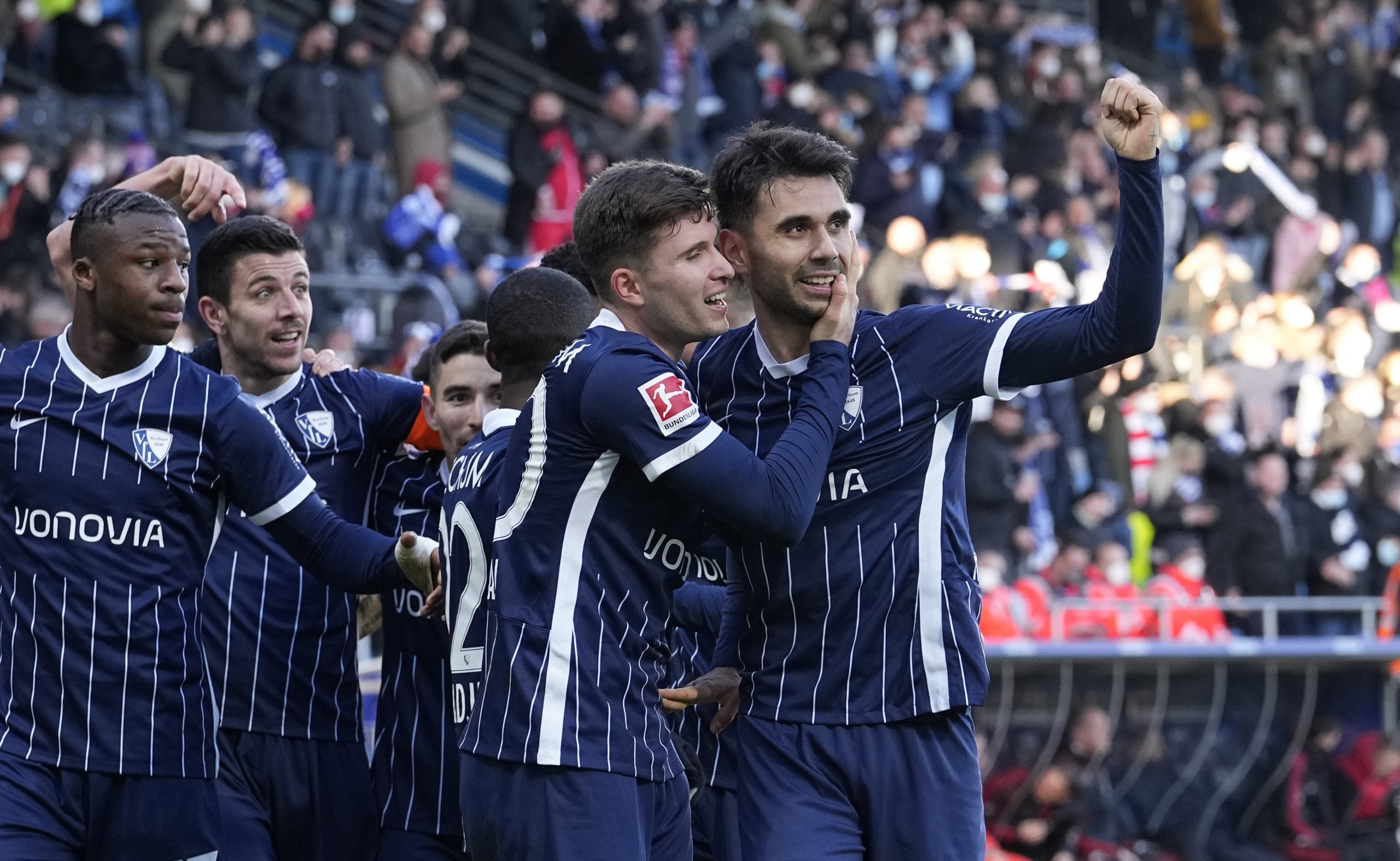 拜仁意外惨败波鸿 (莱万)600球里程碑太苦涩