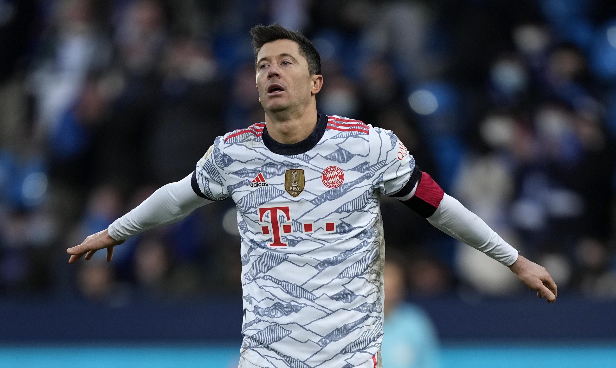 拜仁意外惨败波鸿 (莱万)600球里程碑太苦涩